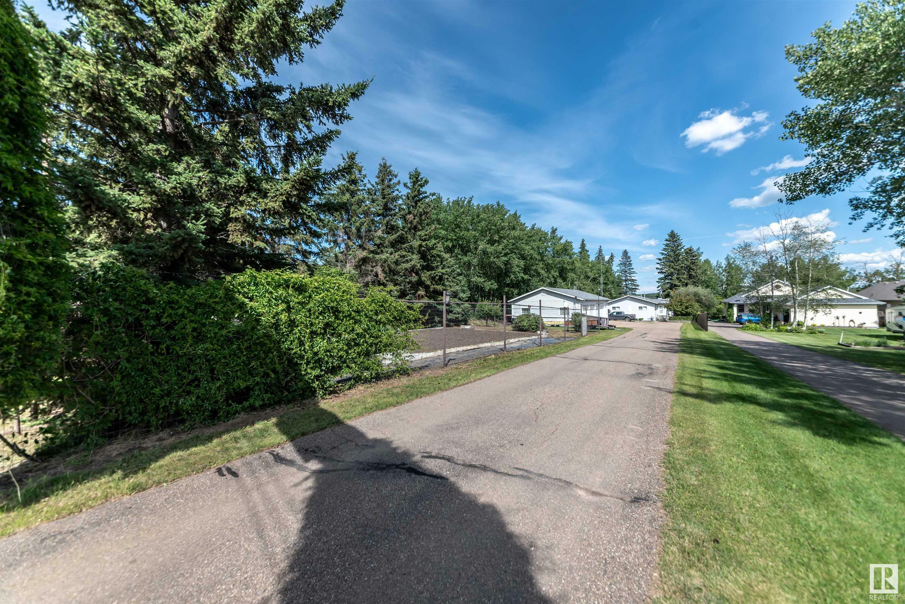 Property Photo: 5134 Everett Road AB T0E 1V0