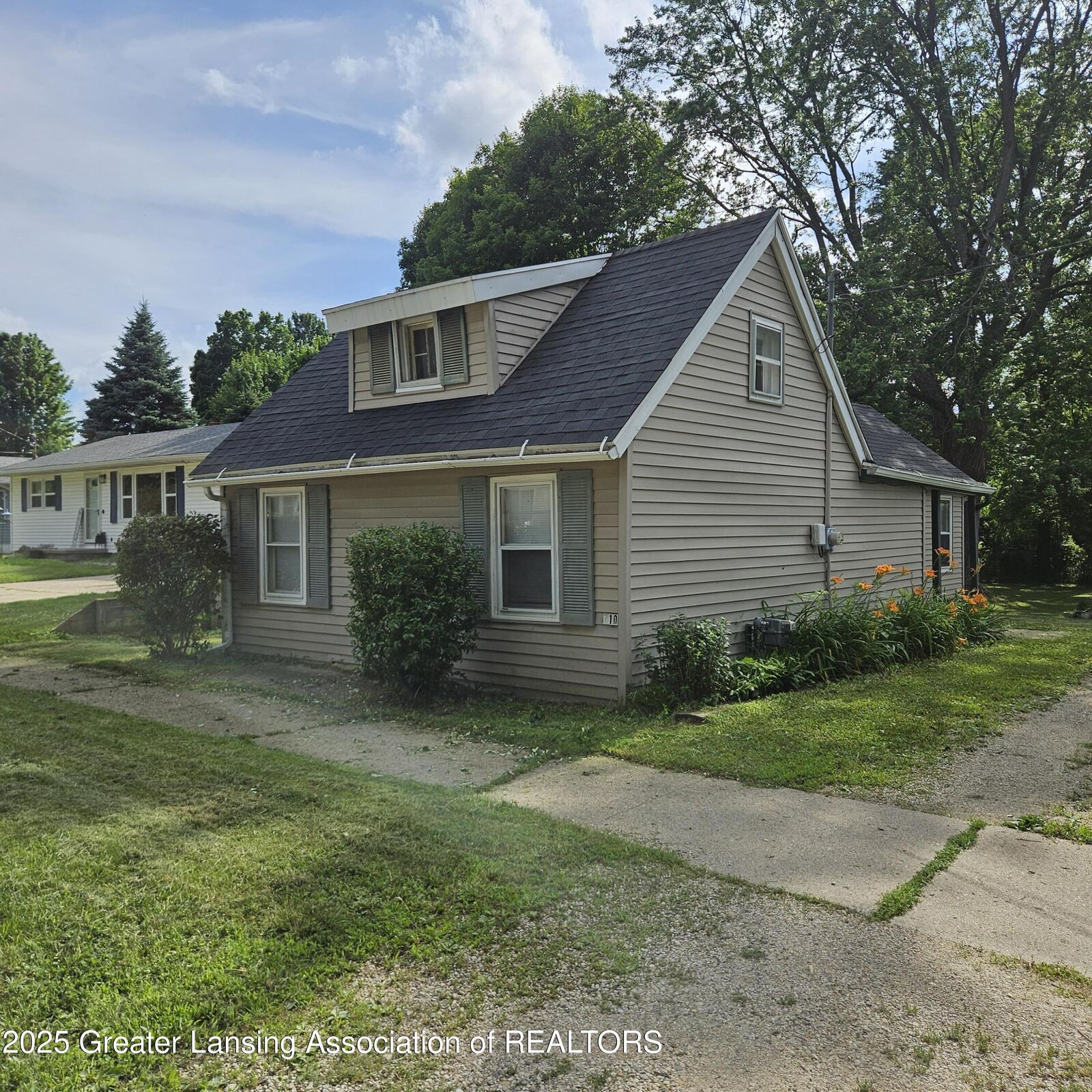 Property Photo: 710 S Sheldon Street MI 48813