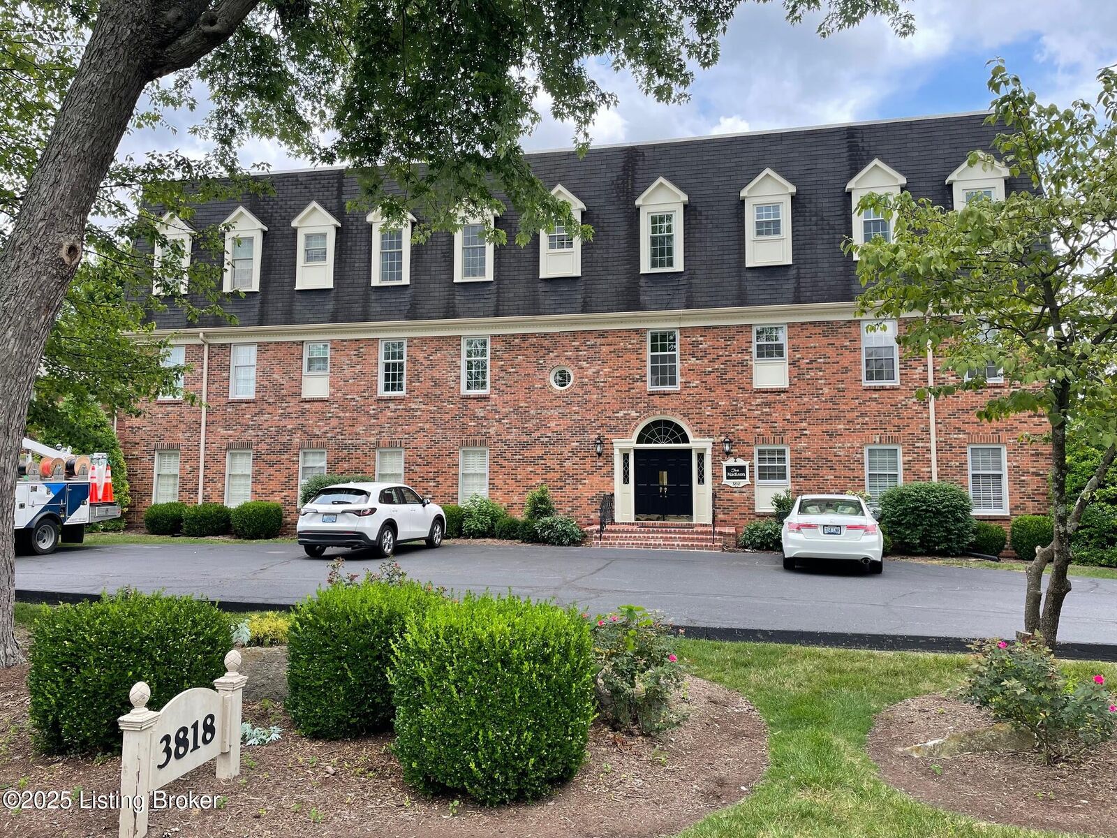 Property Photo:  3818 Washington Square 11  KY 40207 