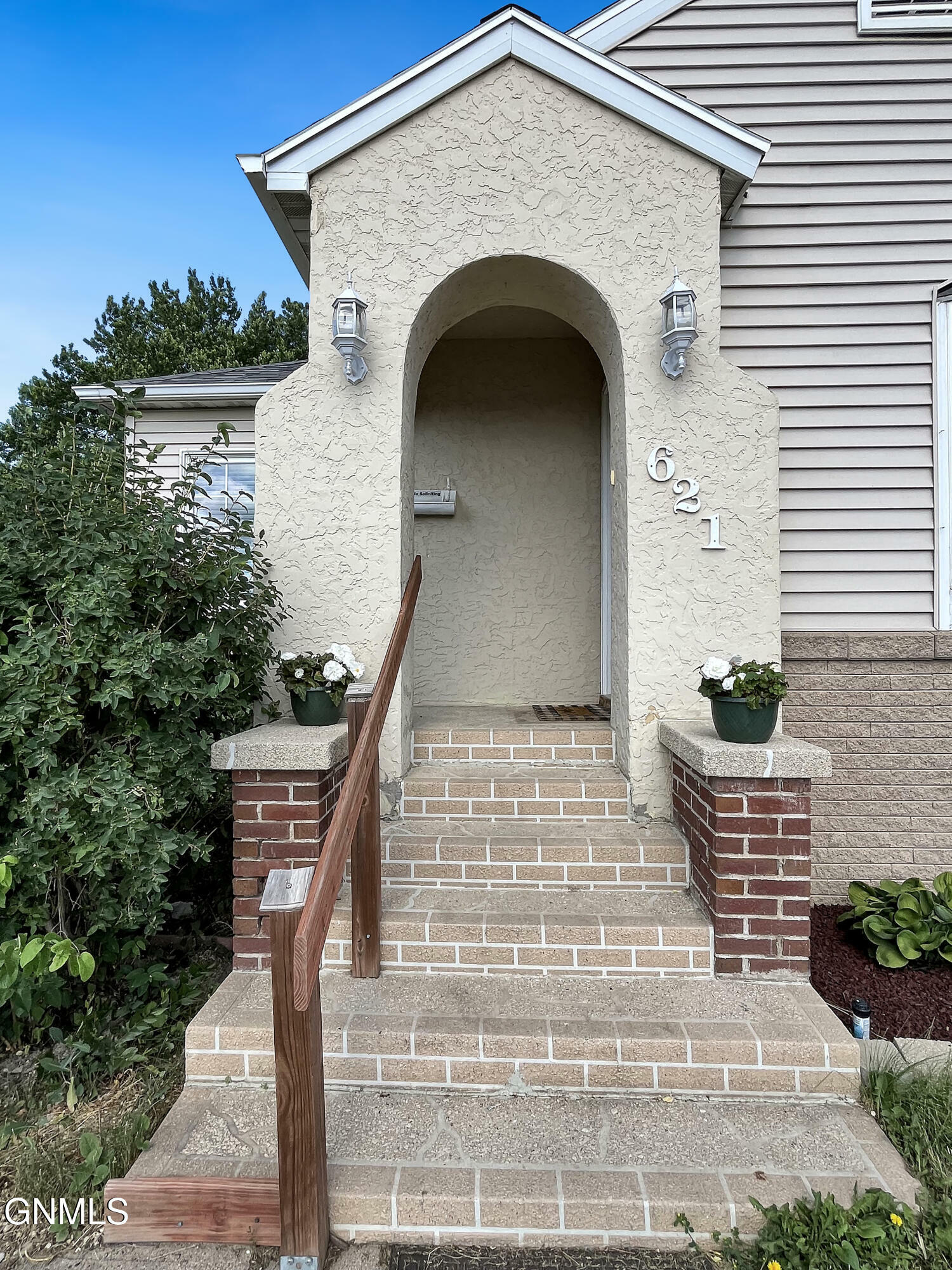 Property Photo: 621 2nd Avenue W ND 58801
