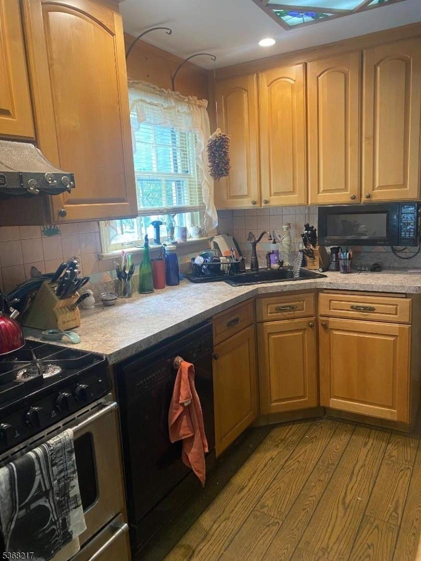 Property Photo: 54 Heather Ln NJ 07203