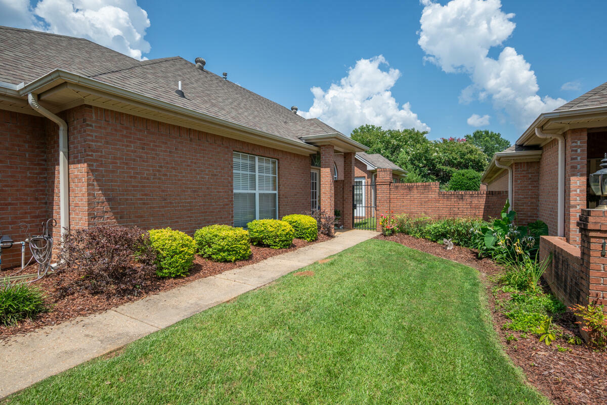 Property Photo: 122 Dover Court MS 39759