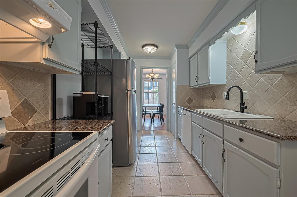 Property Photo: 359 N Post Oak Lane 225 TX 77024