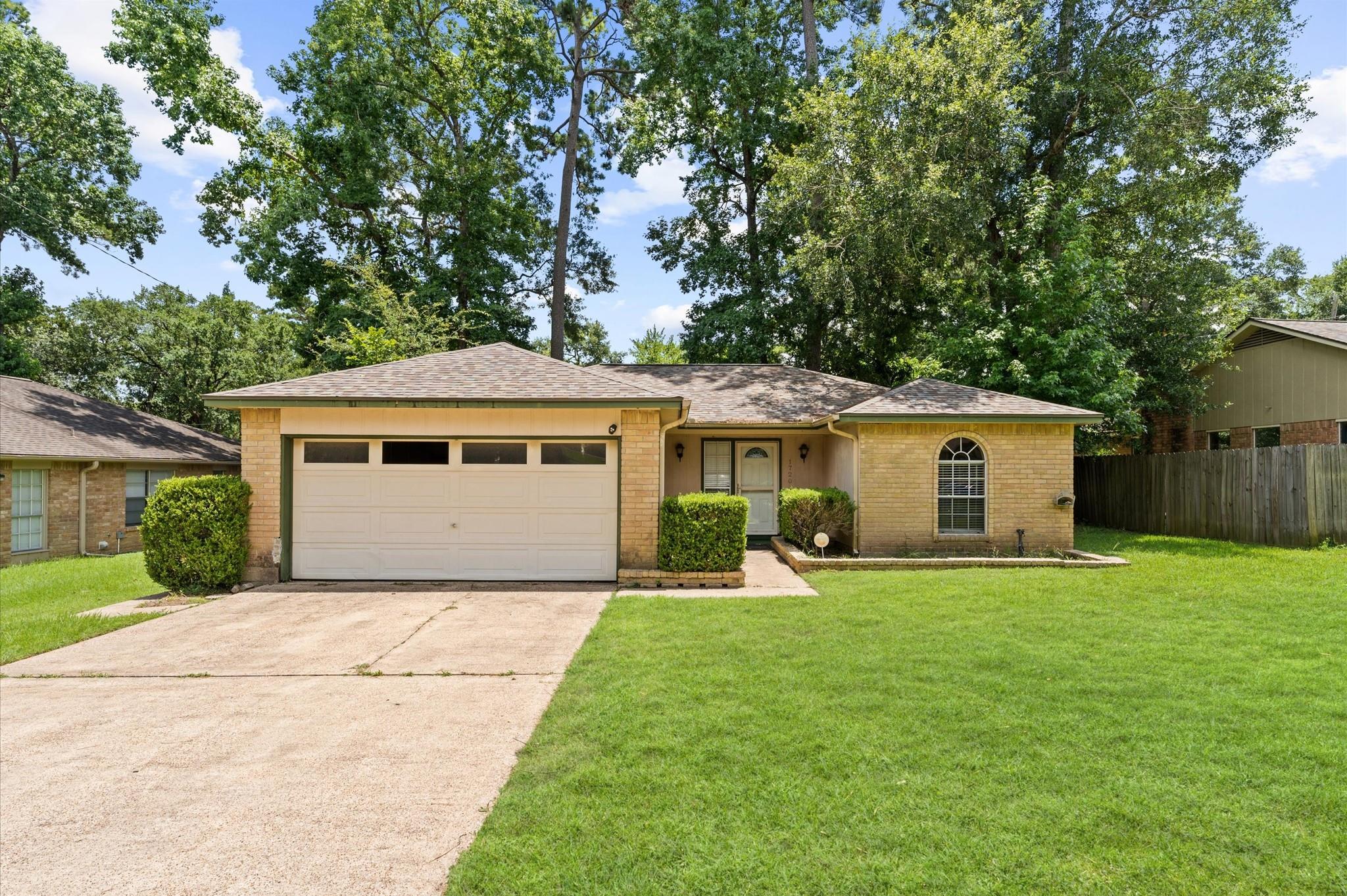 Property Photo: 1720 Tims Lane TX 77301