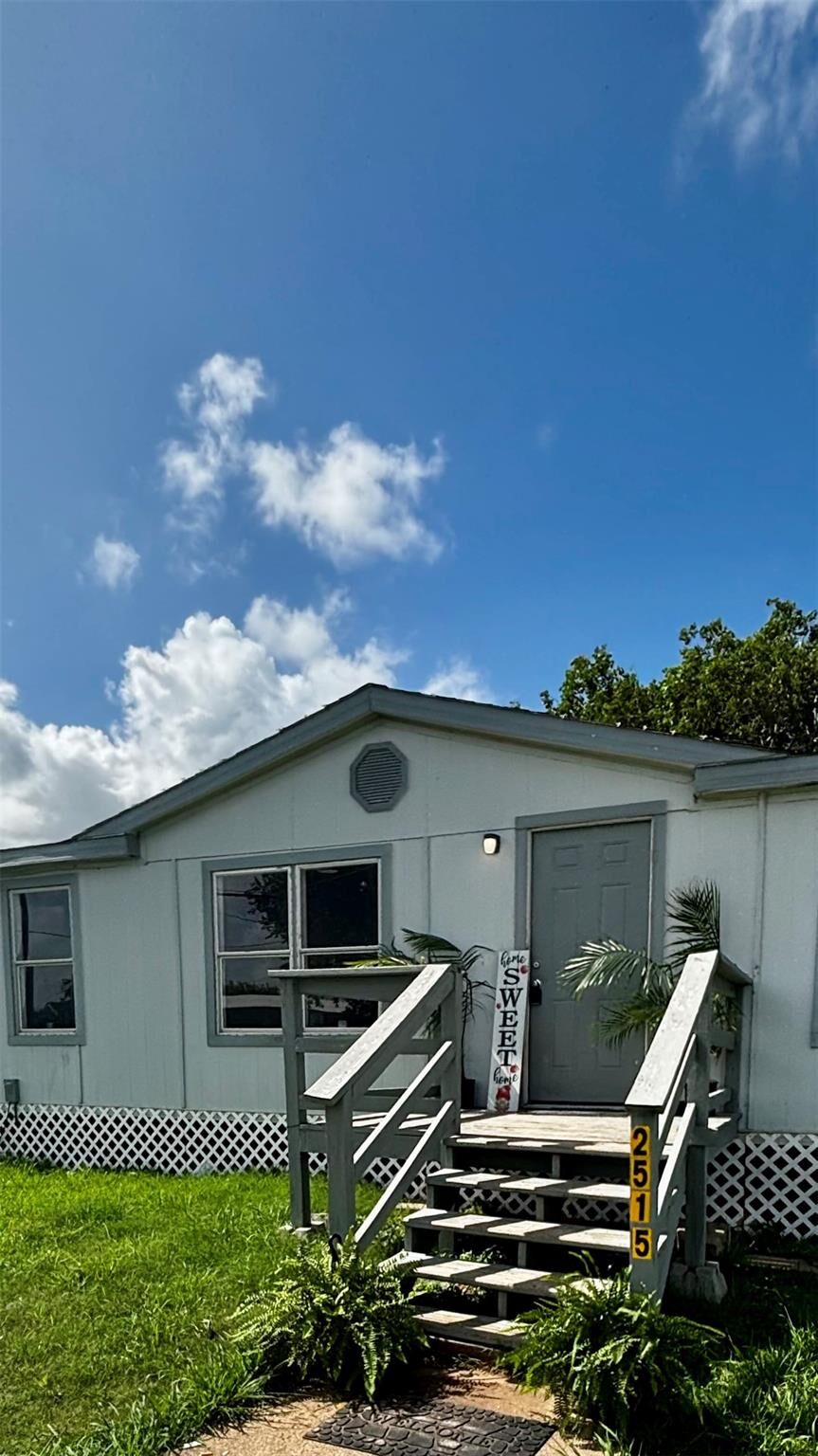 Property Photo:  2515 Oyster Creek Bend  TX 77541 