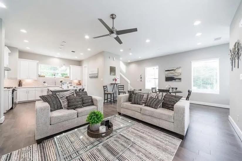 1329 Buescher Drive  Houston TX 77043 photo