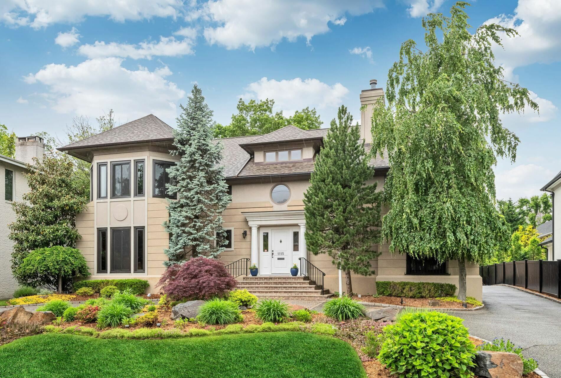 1115 Buckingham Dr  Fort Lee NJ 07024 photo