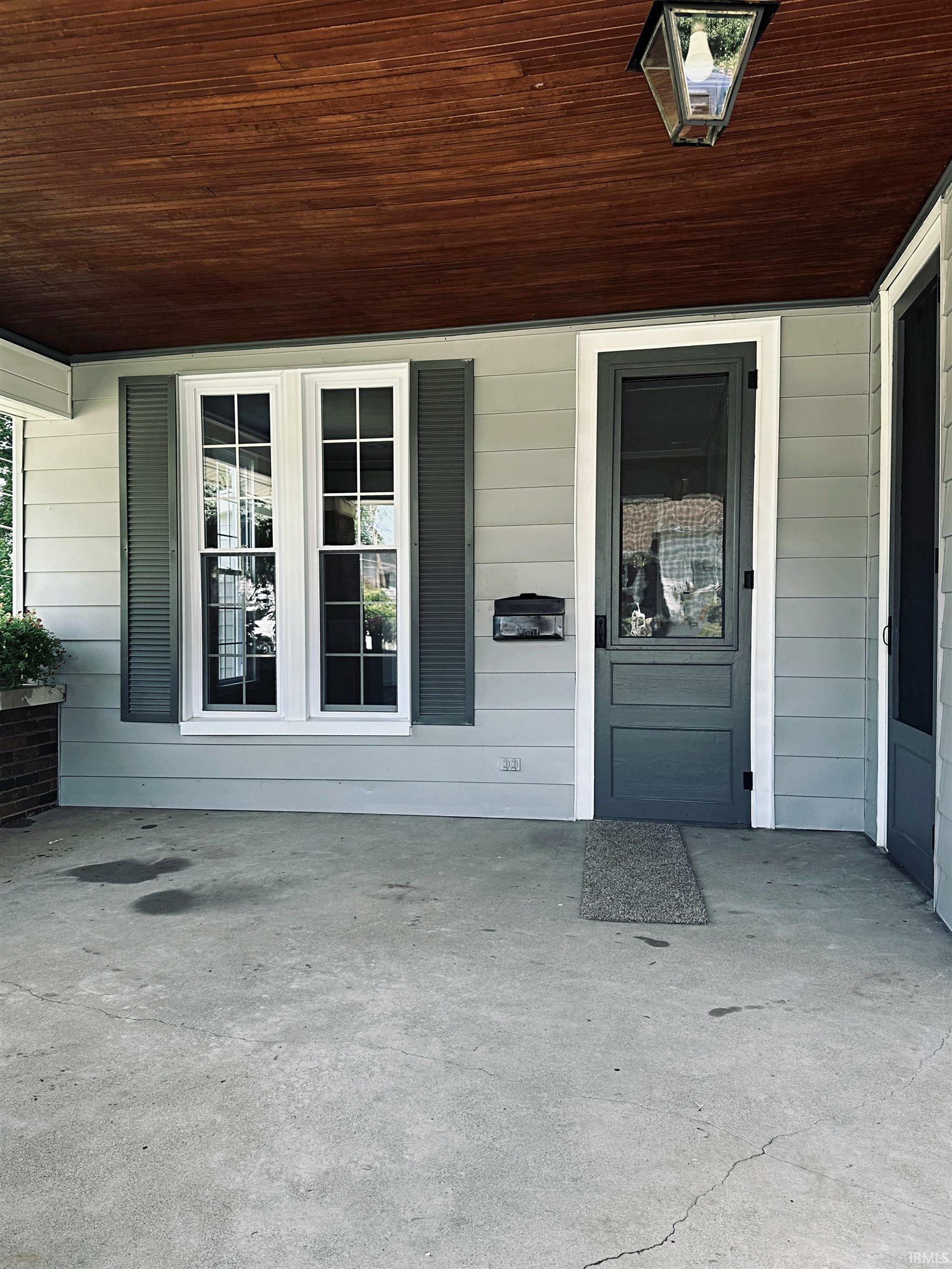 Property Photo: 1005 E Walnut Street IN 47501