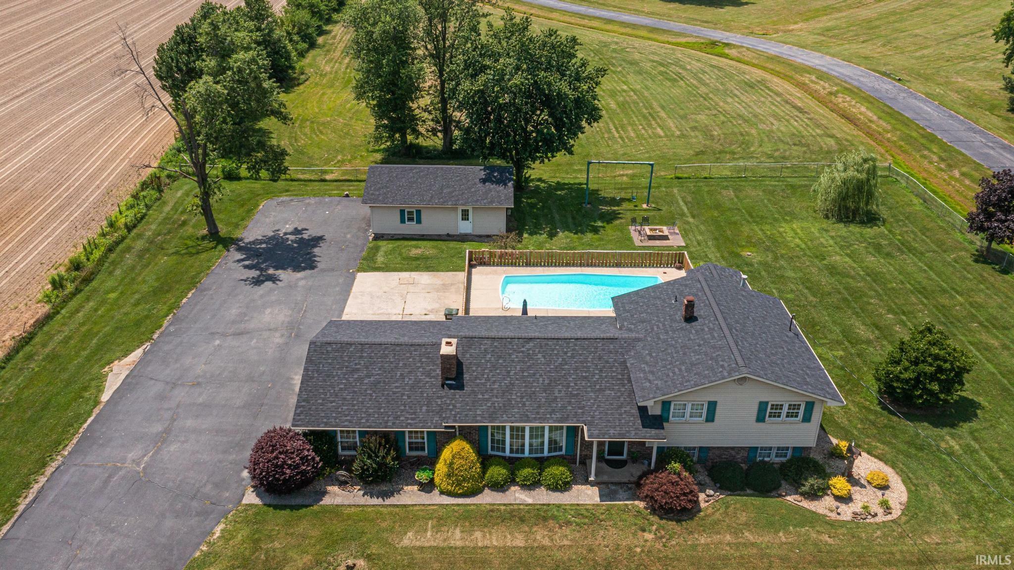 Property Photo: 1827 N State Road 257 IN 47564