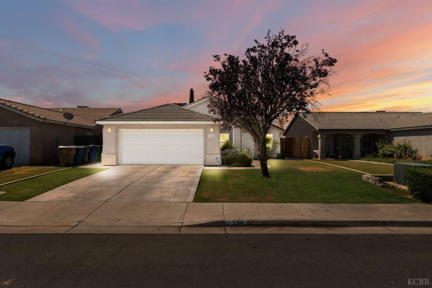 Property Photo: 235 W Pilot Avenue CA 93308