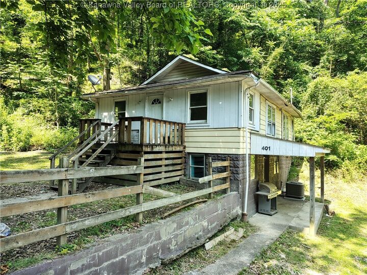 401 Cora Street  Charleston WV 25302 photo