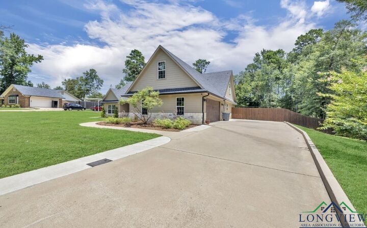 Property Photo: 415 Bob White Dr TX 75645