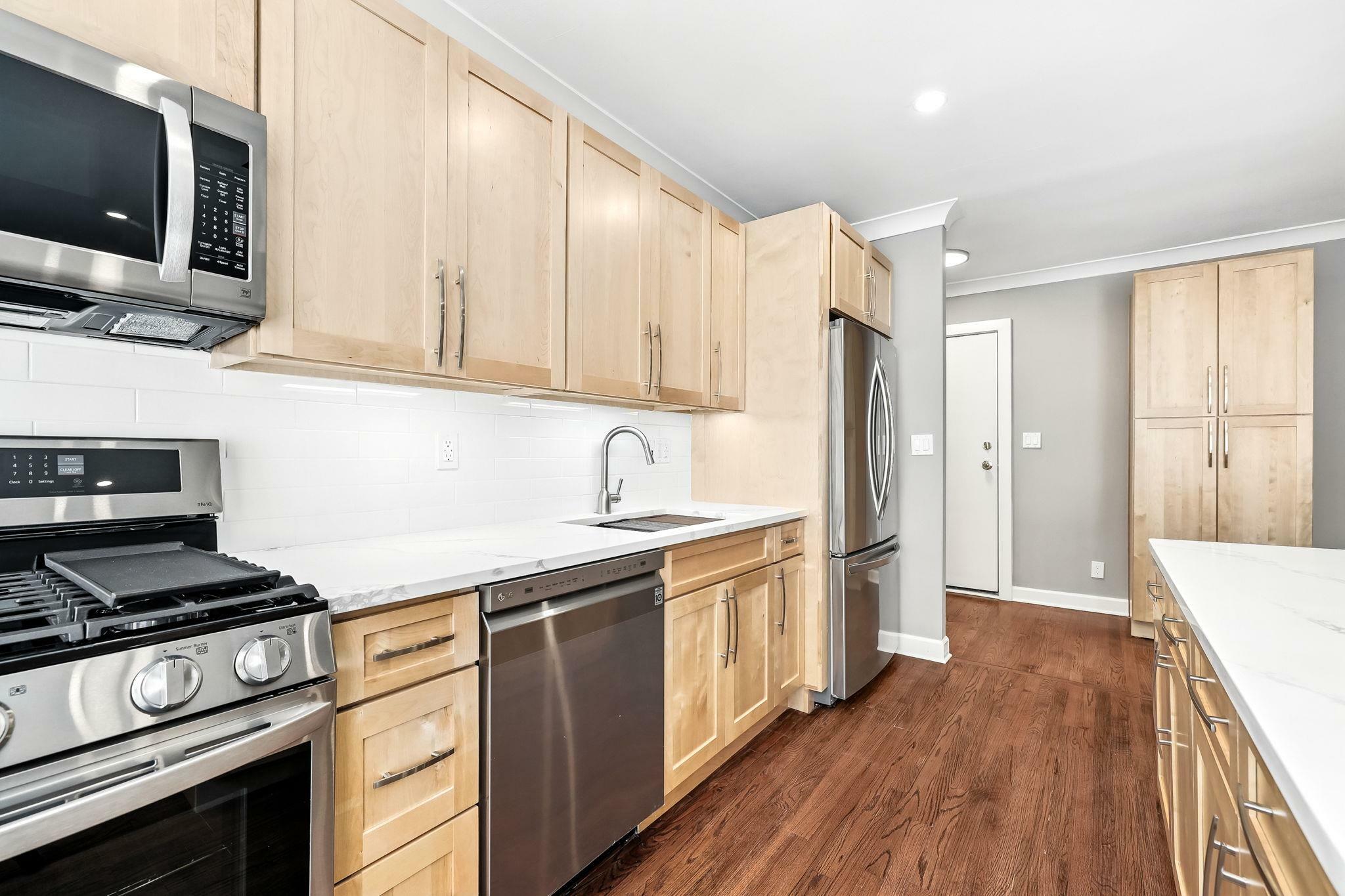 Property Photo: 1133 Midland Avenue 4L NY 10708