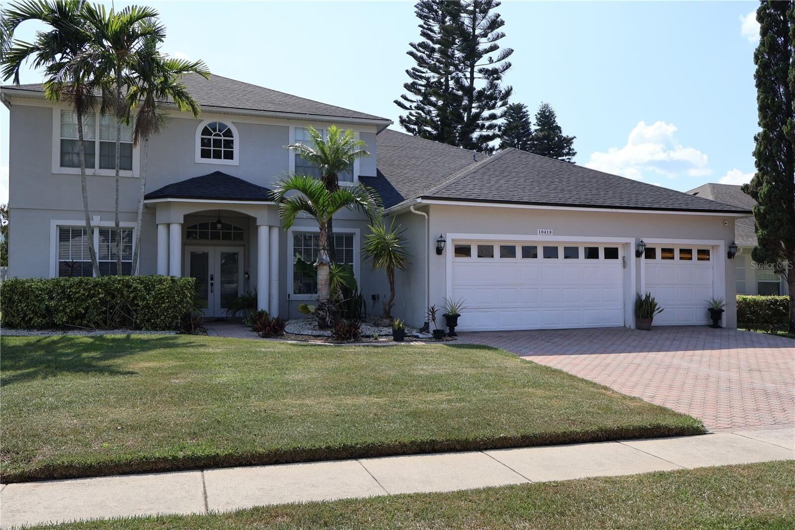 Property Photo: 10418 Brilliant Court FL 32836