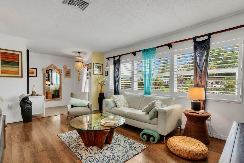 Property Photo: 6012 1st Avenue W FL 34209