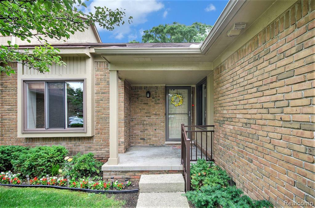 Property Photo: 654 Tennyson MI 48307 4248