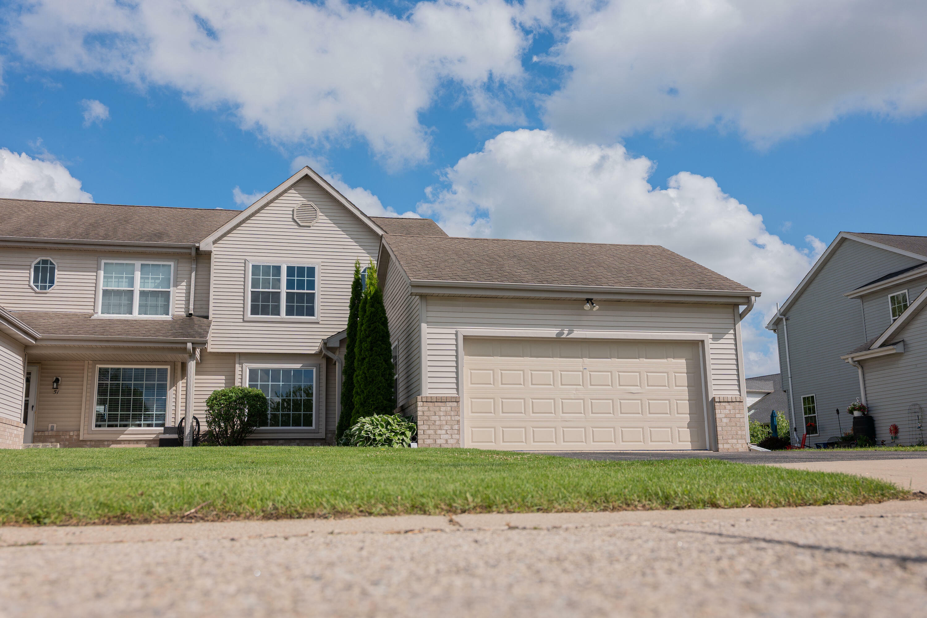 Property Photo:  49 E Sedgemeadow St  WI 53121 