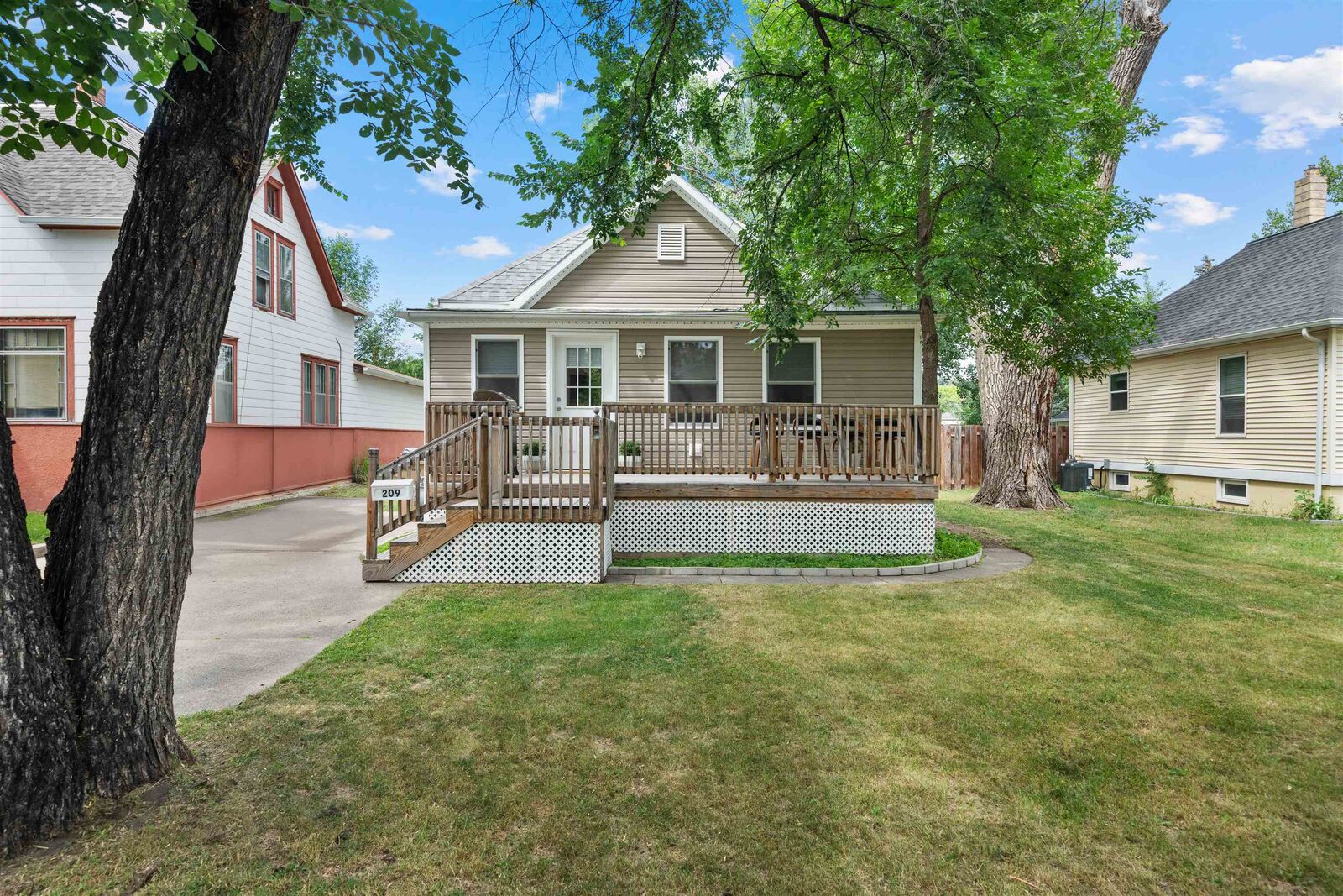 Property Photo: 209 7th Ave NE ND 58703