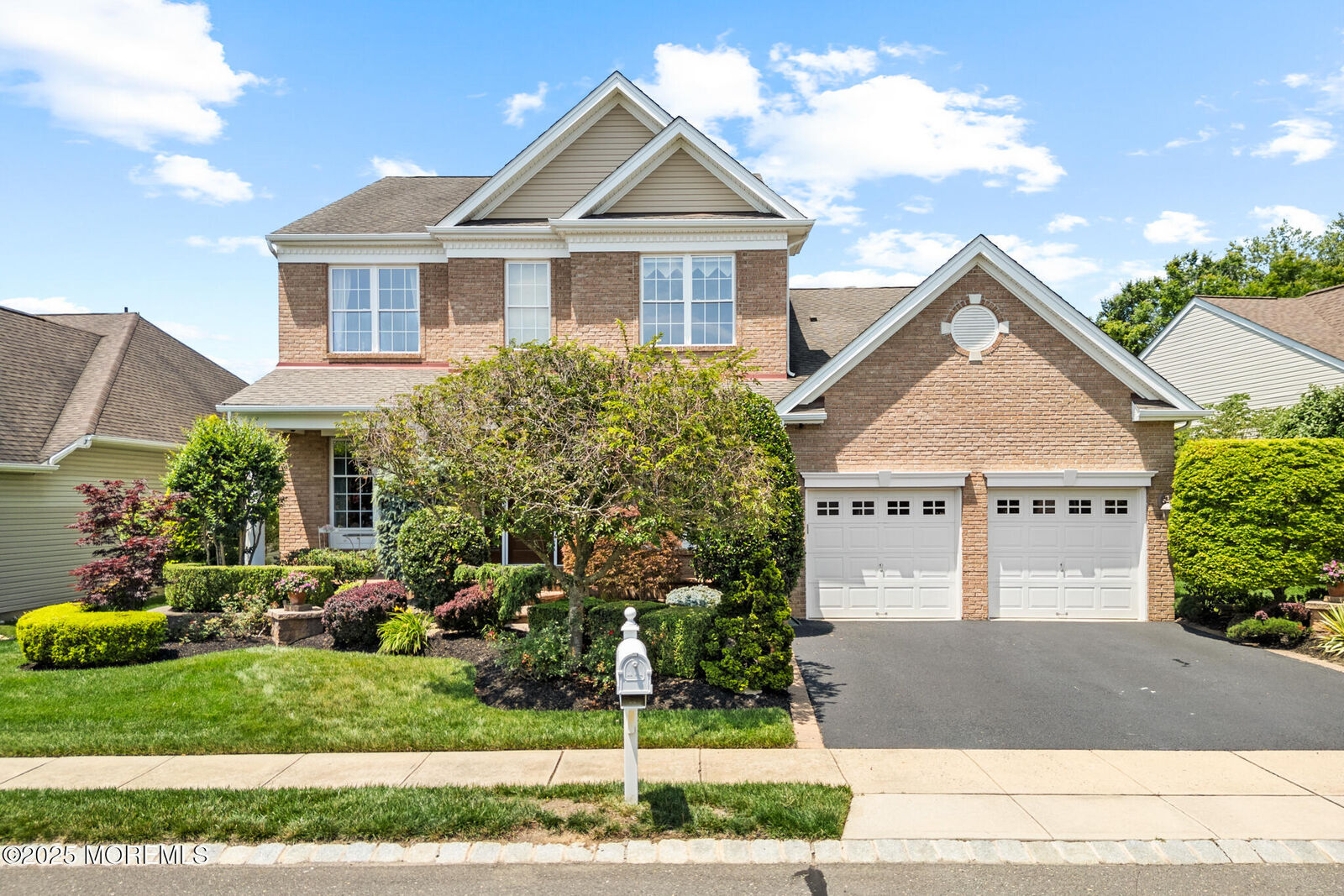 Property Photo:  8 Tamarack Road  NJ 08831 