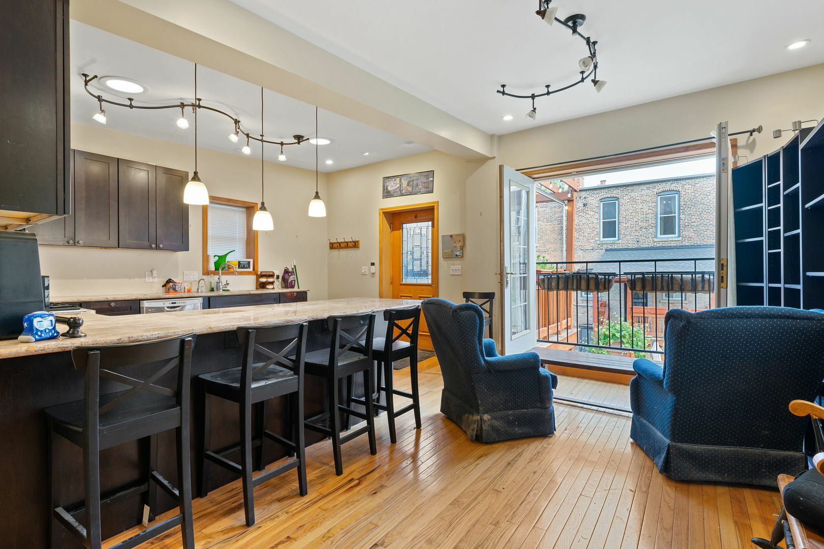 Property Photo:  3230 W Fulton Boulevard  IL 60624 