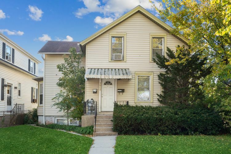 Property Photo:  1802 Hovland Court  IL 60201 
