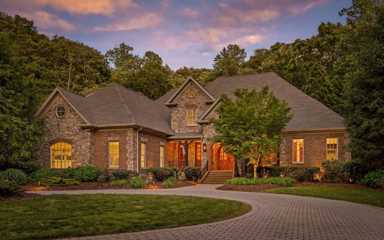 Property Photo: 11 Saint Nicholas Way TN 37377