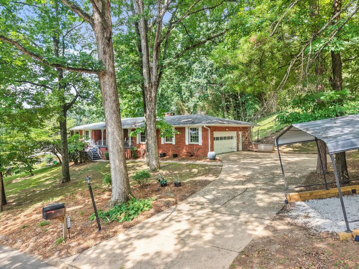 Property Photo: 1059 Balmoral Drive TN 37377
