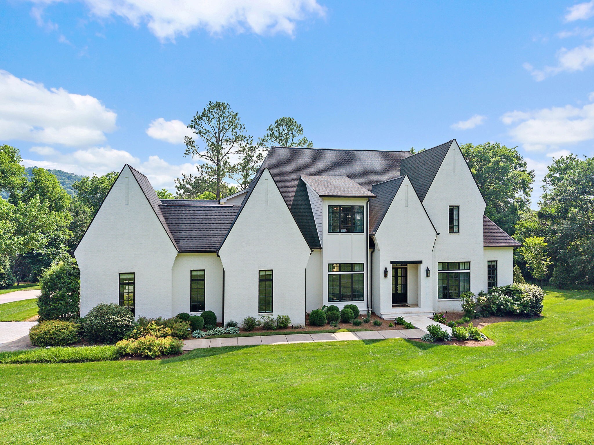 Property Photo: 2803 Hemingway Dr TN 37215