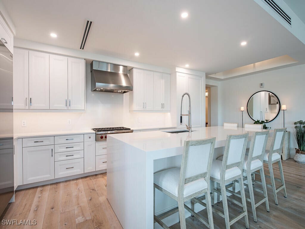 Property Photo: 1130 3rd Avenue S 109 FL 34102