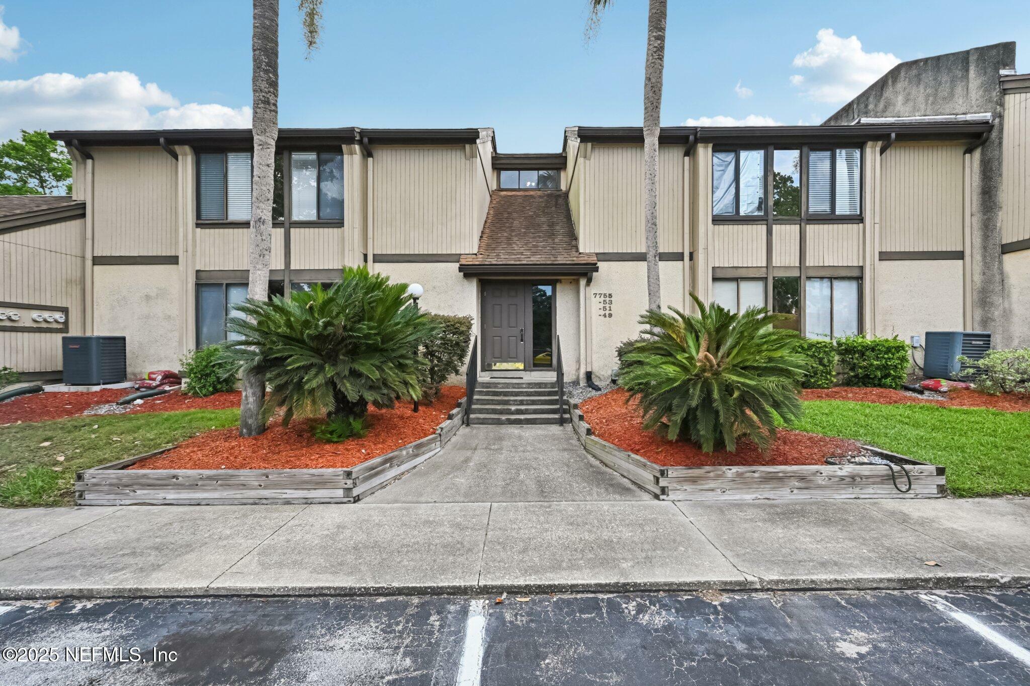 Property Photo: 7749 Las Palmas Way 138 FL 32256
