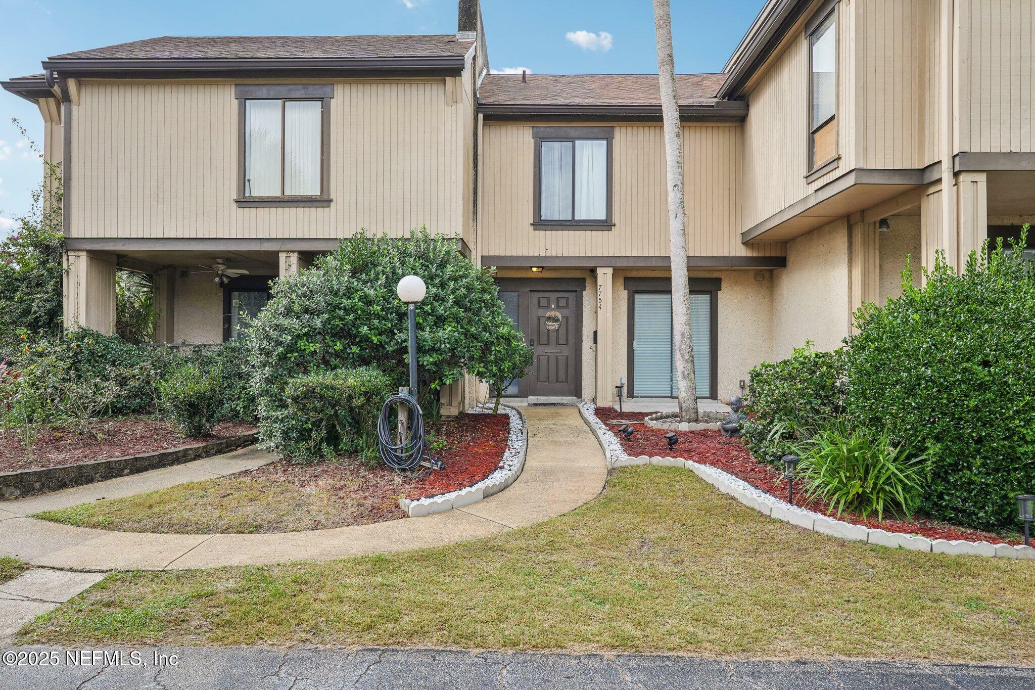 Property Photo: 7754 Las Palmas Way 135 FL 32256