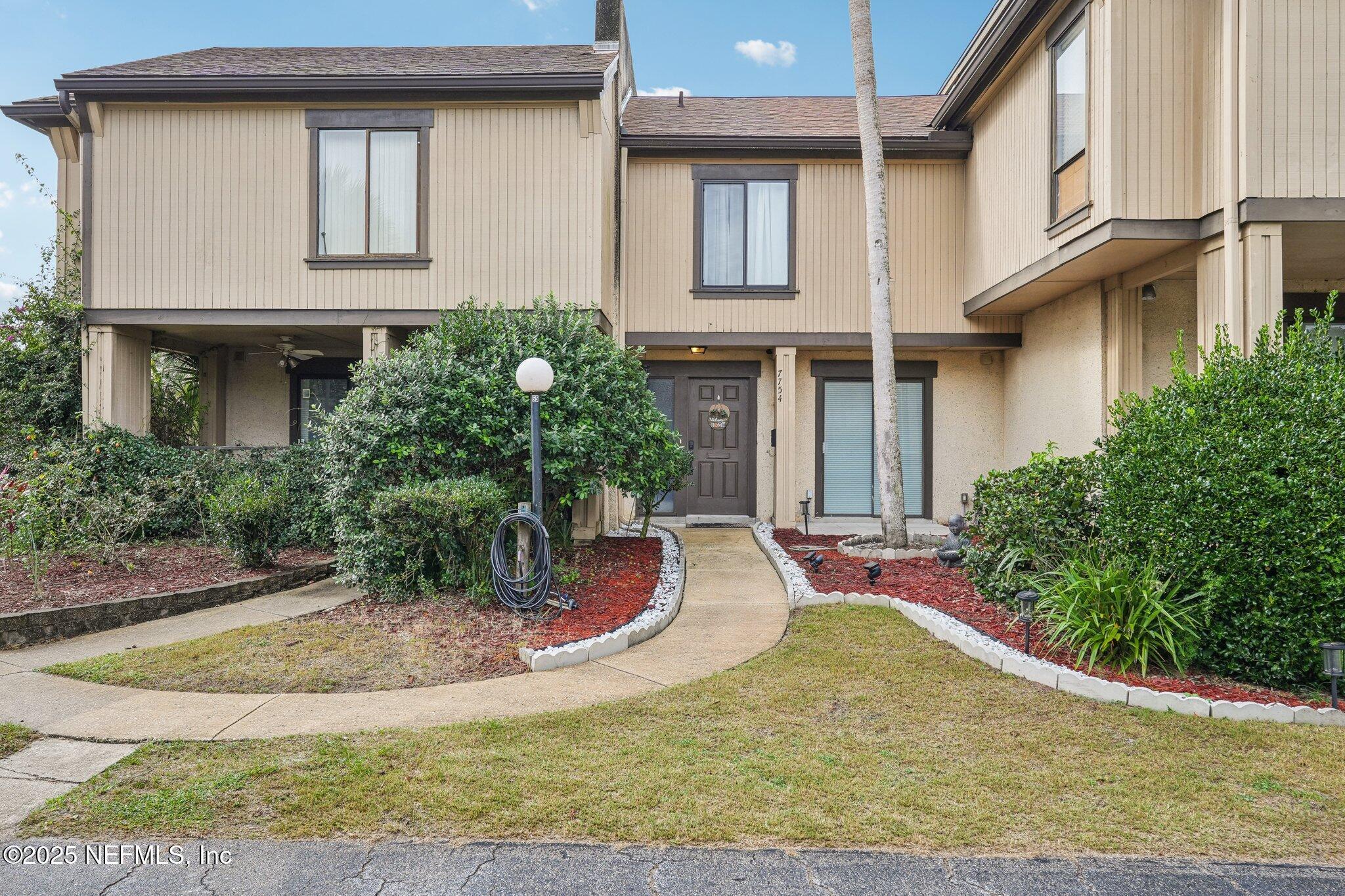 Property Photo: 7754 Las Palmas Way 135 FL 32256