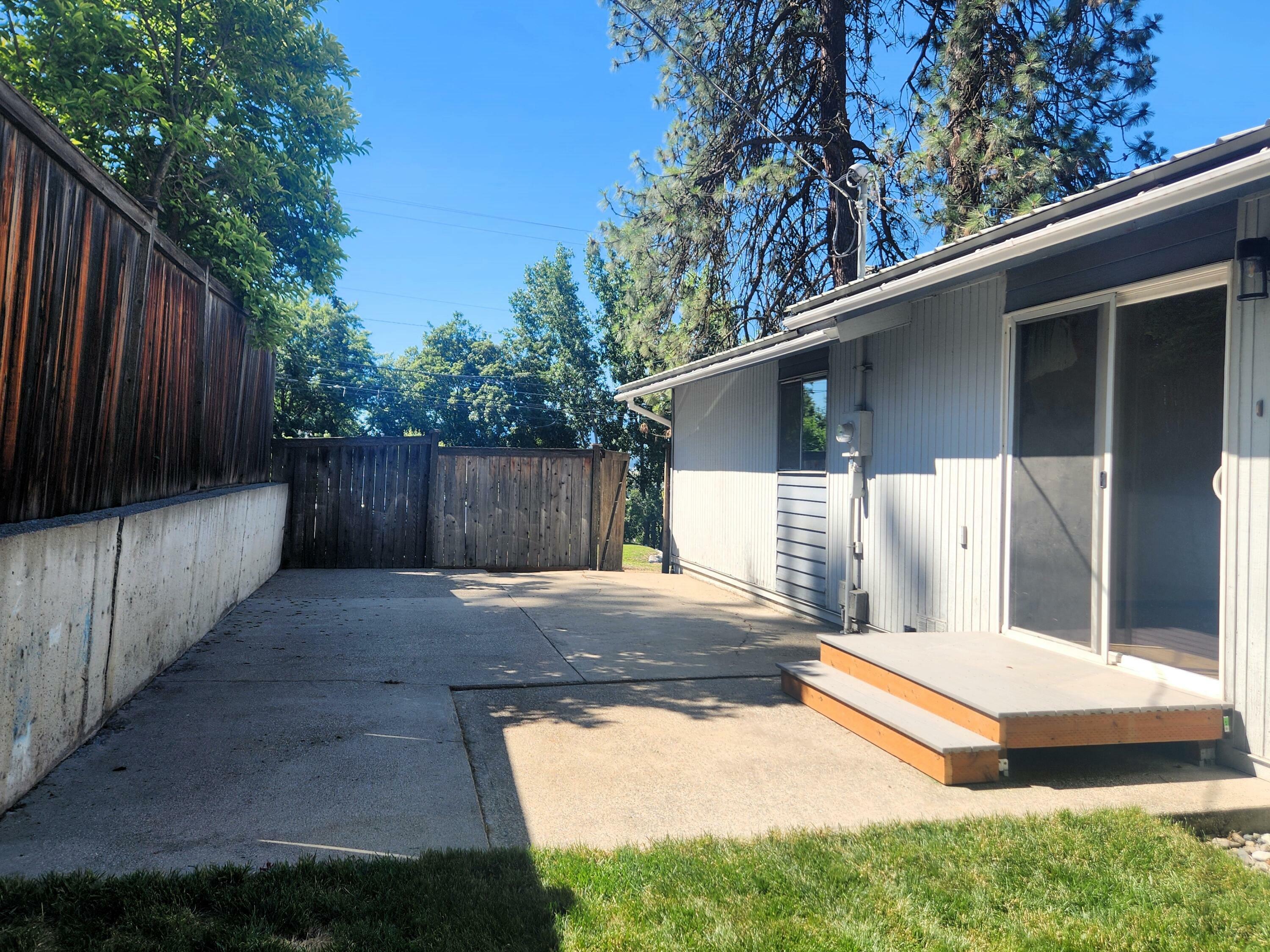Property Photo:  732 N Maple St  WA 99114 