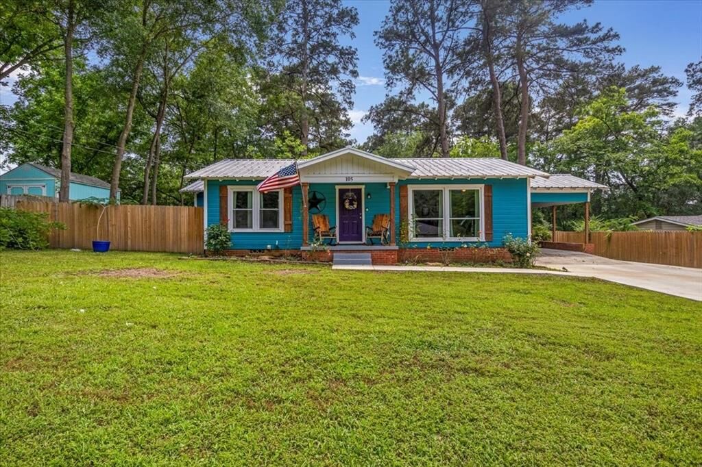 Property Photo:  105 Brooksy Street  TX 75644 