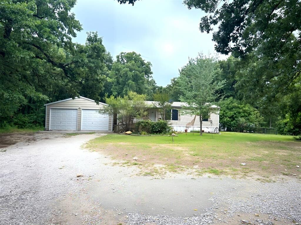 Property Photo: 20213 Leisureland Road TX 75156