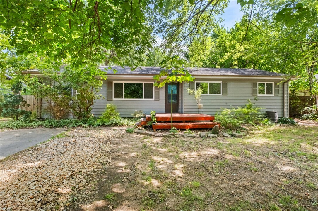 213 E Harold Street  Fayetteville AR 72703 photo