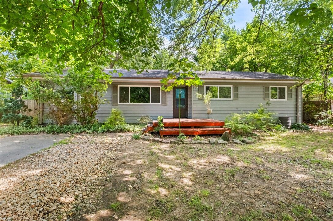 Property Photo:  213 E Harold Street  AR 72703 