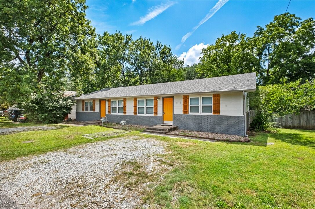 Property Photo:  1115-1117 S Ellis Avenue  AR 72701 