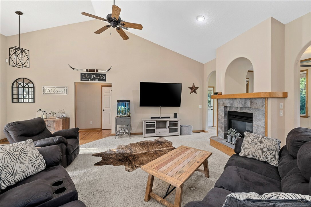 Property Photo: 6 Leawood Place AR 72715