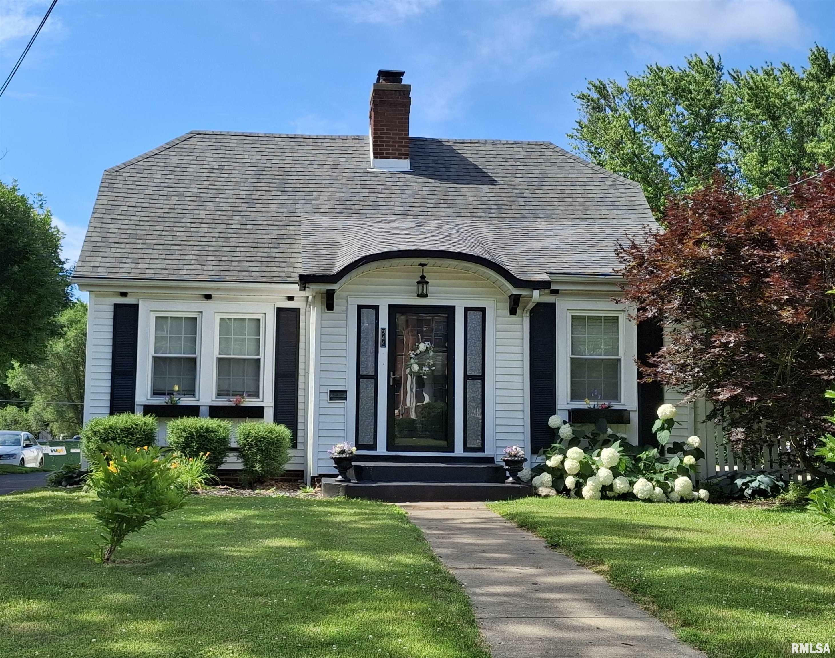 Property Photo: 244 W Chestnut Street IL 61520