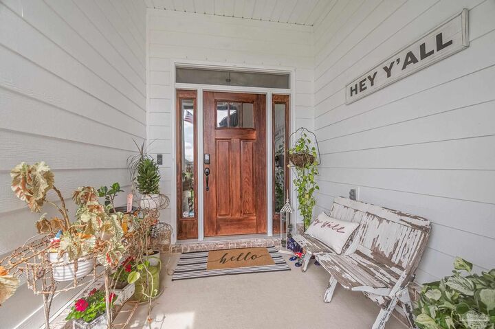 Property Photo: 5671 Dunridge Dr FL 32571
