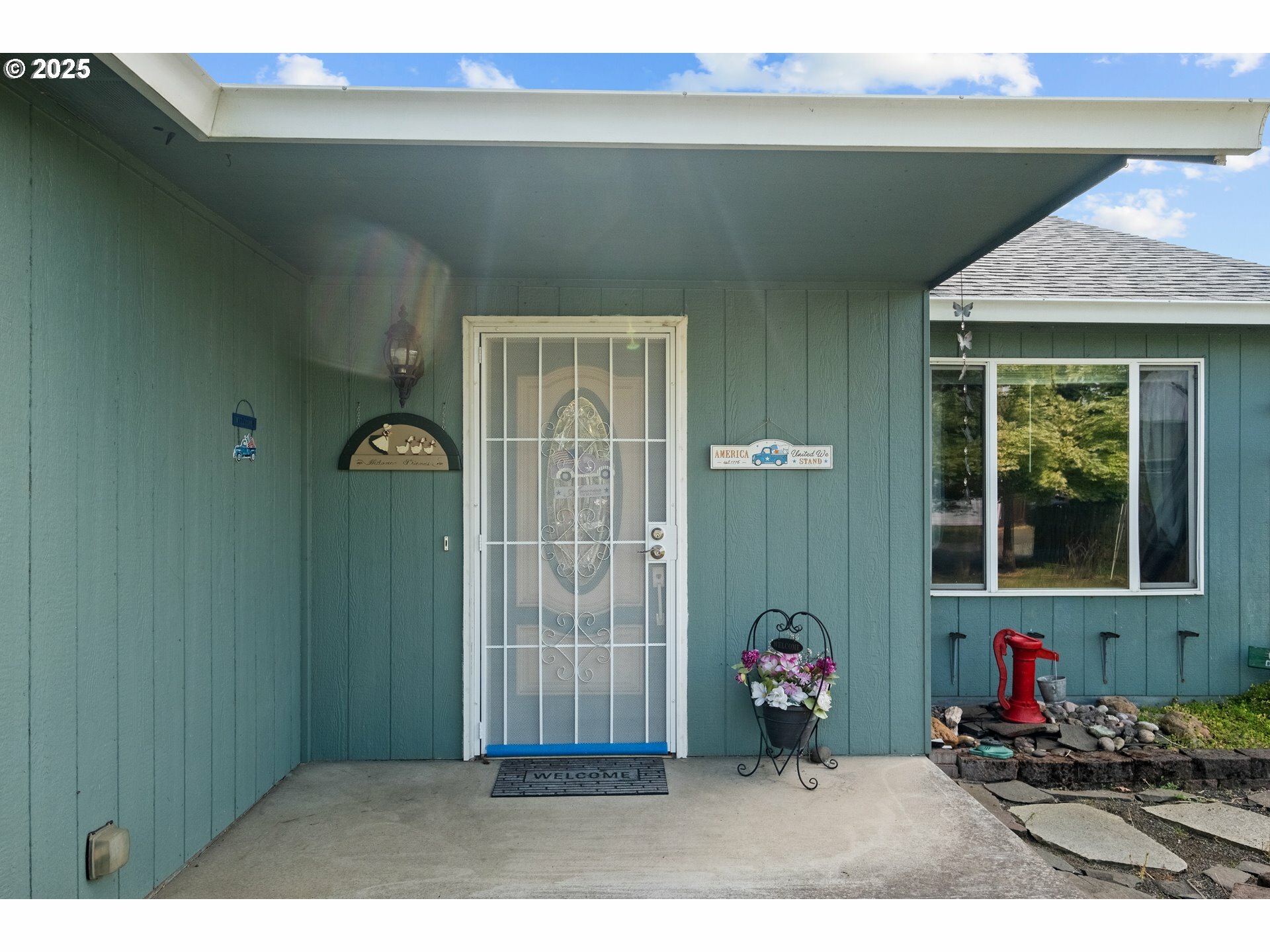 Property Photo: 426 S 42nd Pl OR 97478