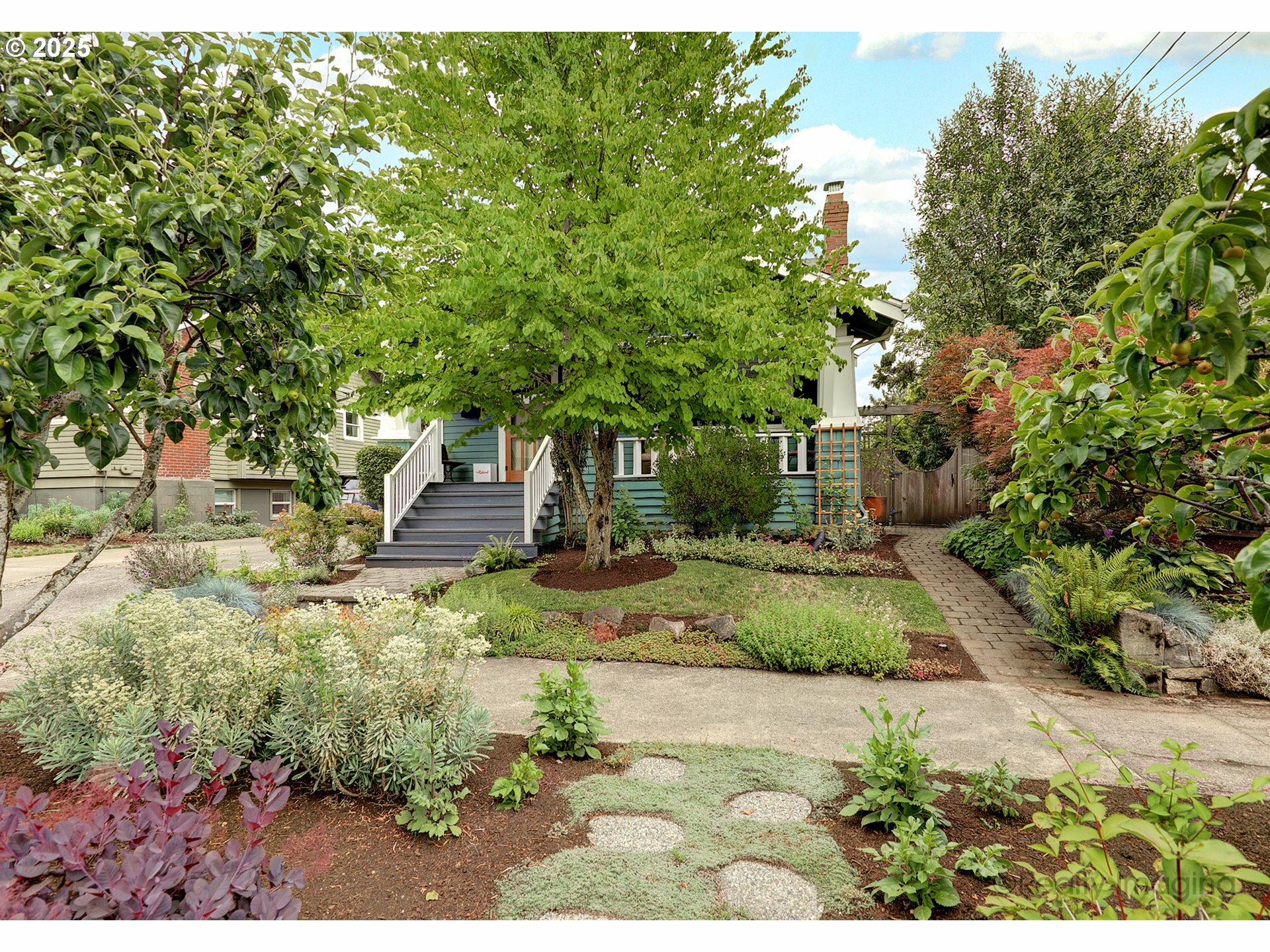 Property Photo:  2946 NE 49th Ave  OR 97213 