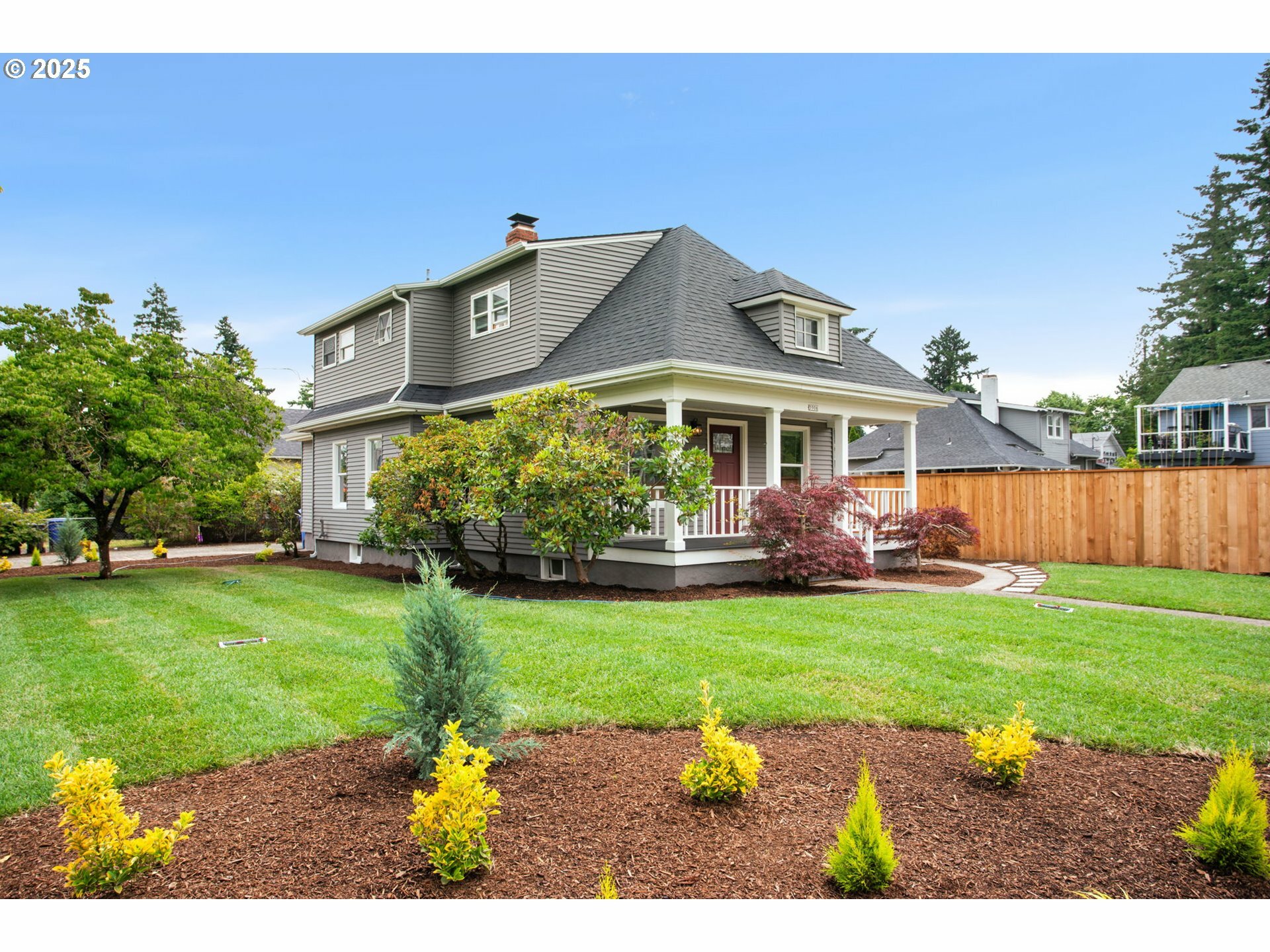 Property Photo:  5906 SE 77th Ave  OR 97206 