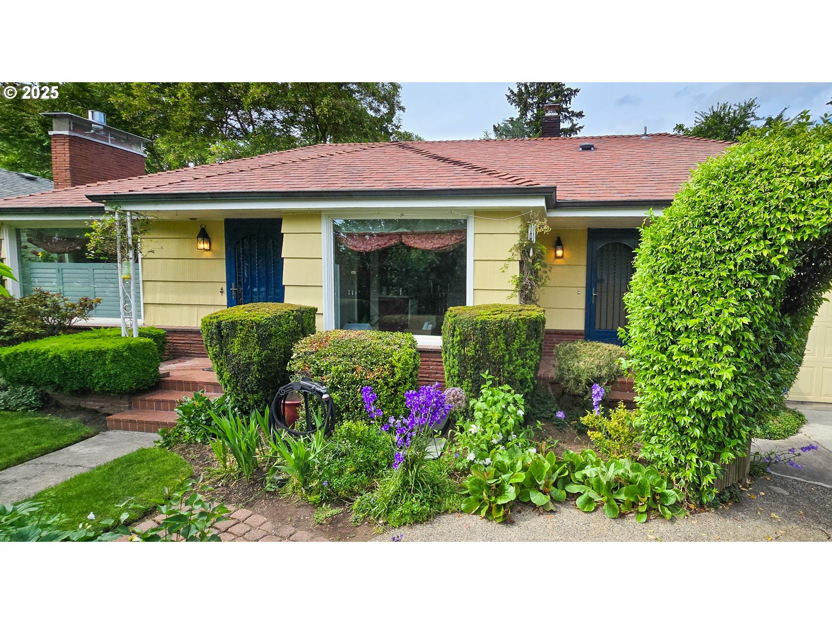 Property Photo: 316 E 27th St WA 98663