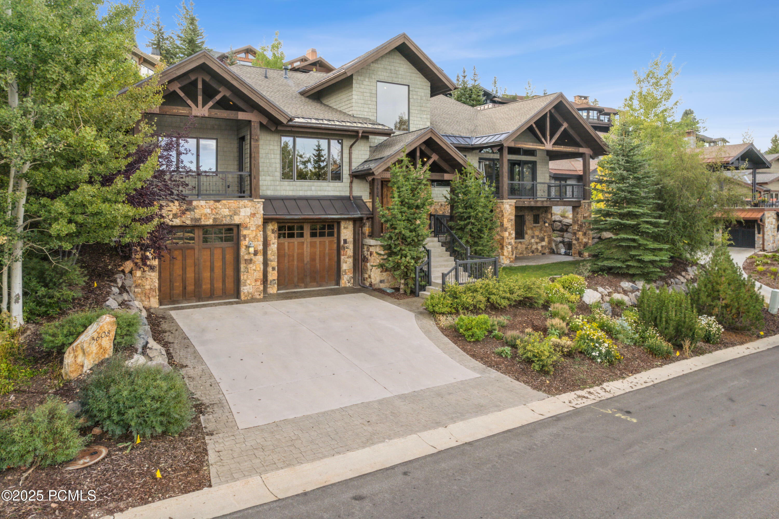 Property Photo: 3608 Sun Ridge Drive UT 84060
