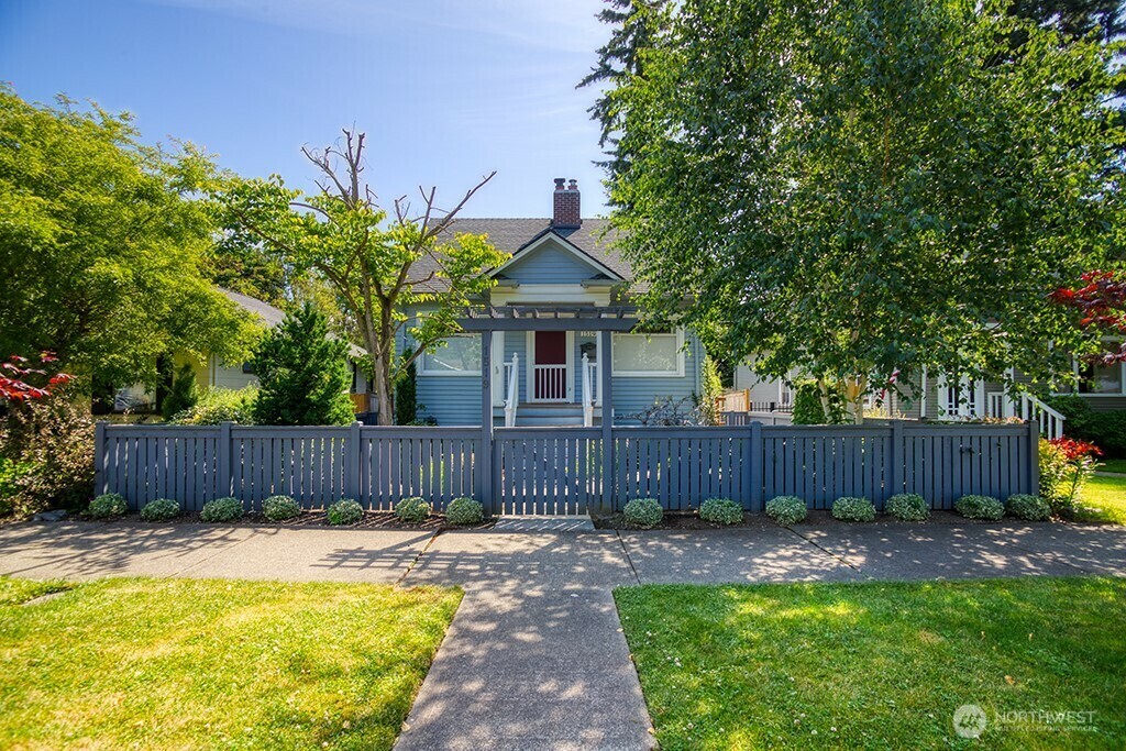 Property Photo: 1519 Oakes Avenue WA 98201