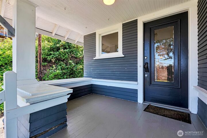 Property Photo: 715 W Howe Street WA 98119