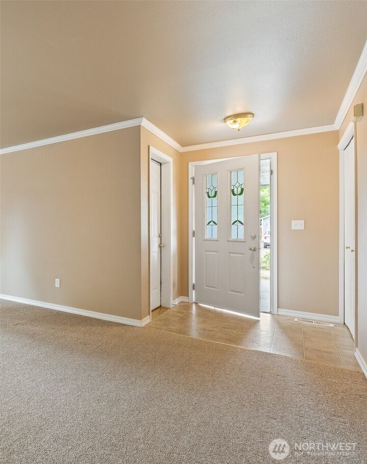 Property Photo:  352 E Springfield Loop  WA 98584 