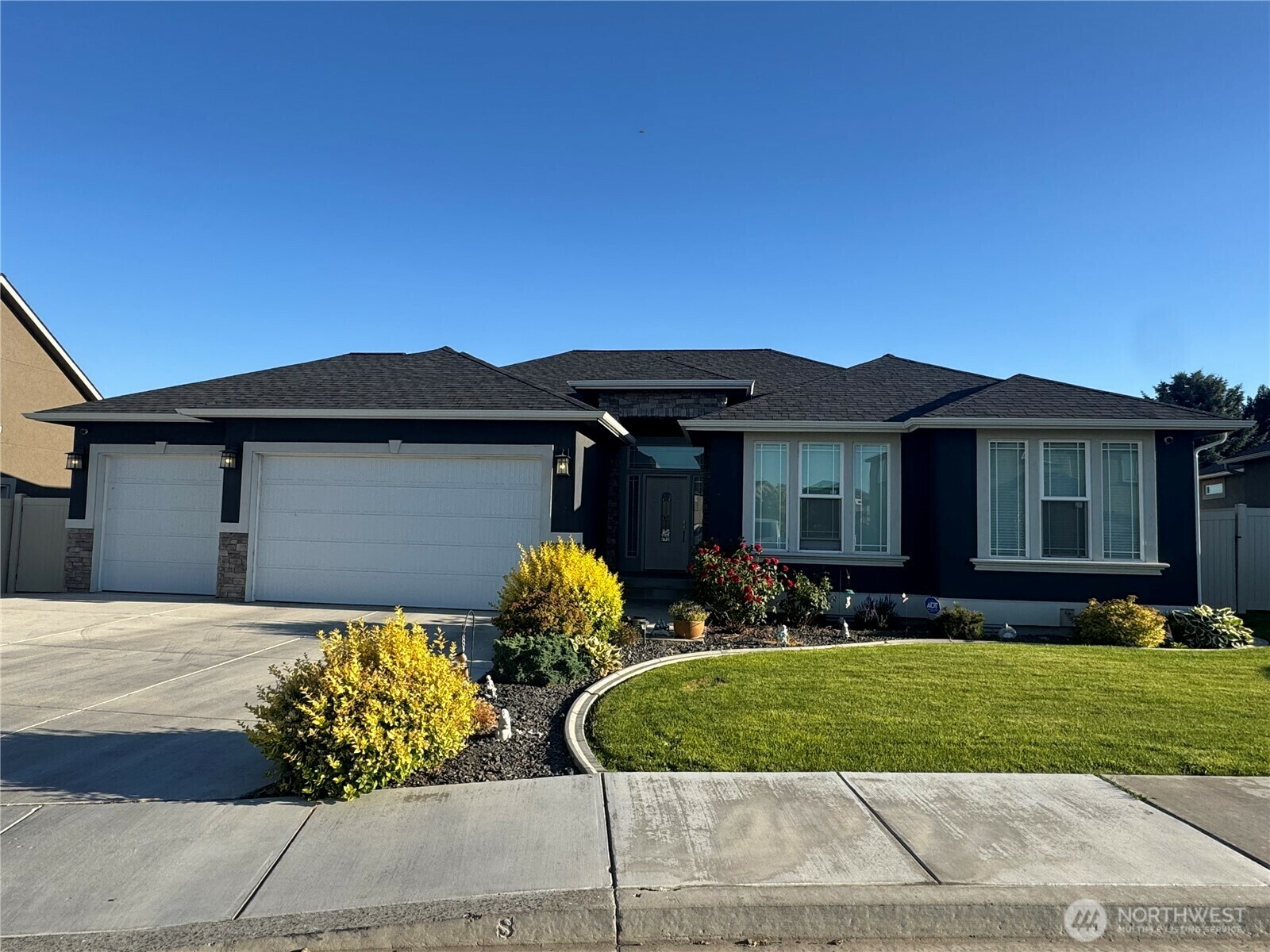 Property Photo:  1720 E Palos Verdes Lane  WA 99344 